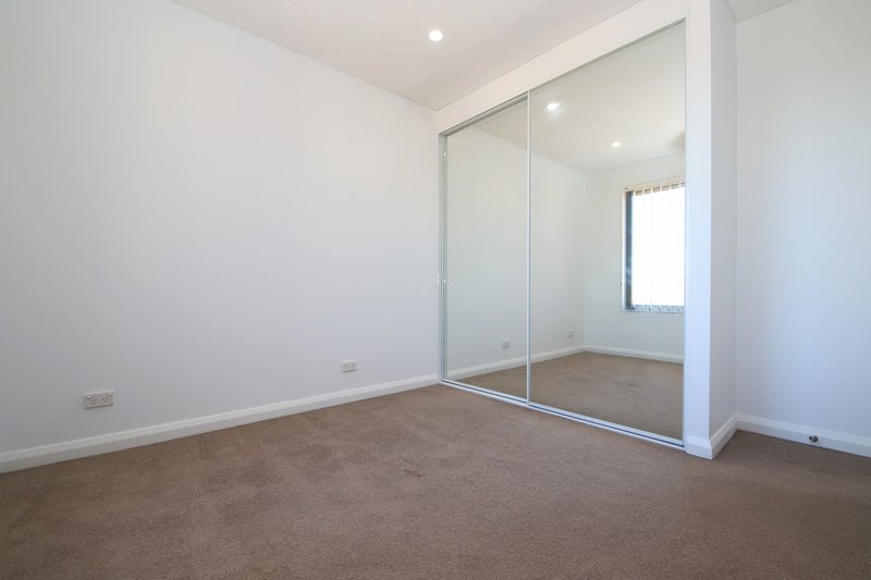 Photo - 703/61-63 Rickard Road, Bankstown NSW 2200 - Image 4