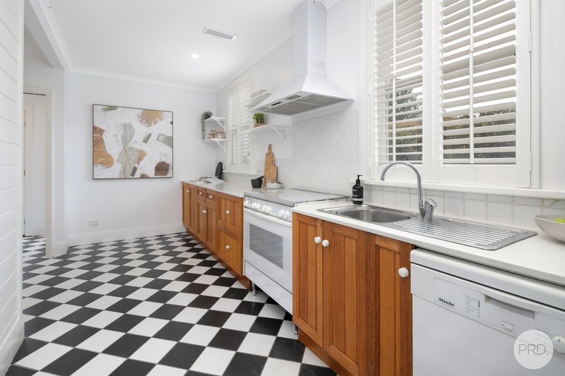 Photo - 704 Gregory Street, Soldiers Hill VIC 3350 - Image 5