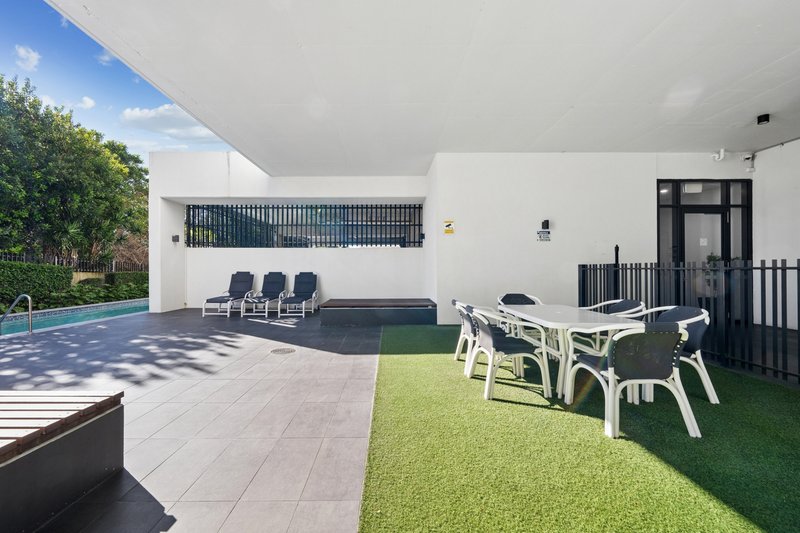Photo - 704/10-16 Norton Street, Upper Mount Gravatt QLD 4122 - Image 10