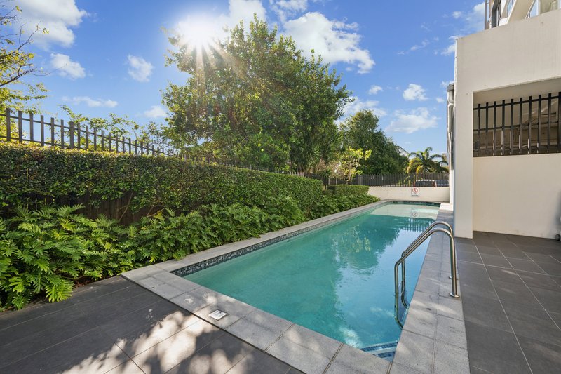 Photo - 704/10-16 Norton Street, Upper Mount Gravatt QLD 4122 - Image 11