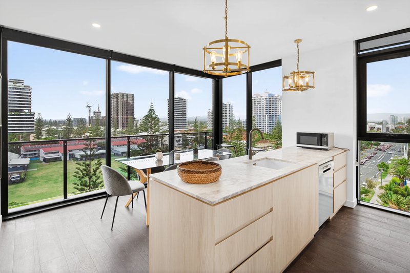 Photo - 704/185 Old Burleigh Road, Broadbeach QLD 4218 - Image 7