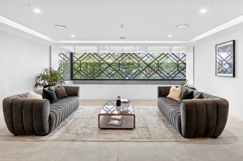 Photo - 704/185 Old Burleigh Road, Broadbeach QLD 4218 - Image 12