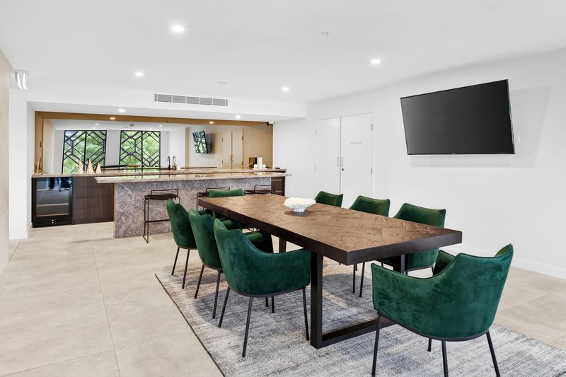 Photo - 704/185 Old Burleigh Road, Broadbeach QLD 4218 - Image 13