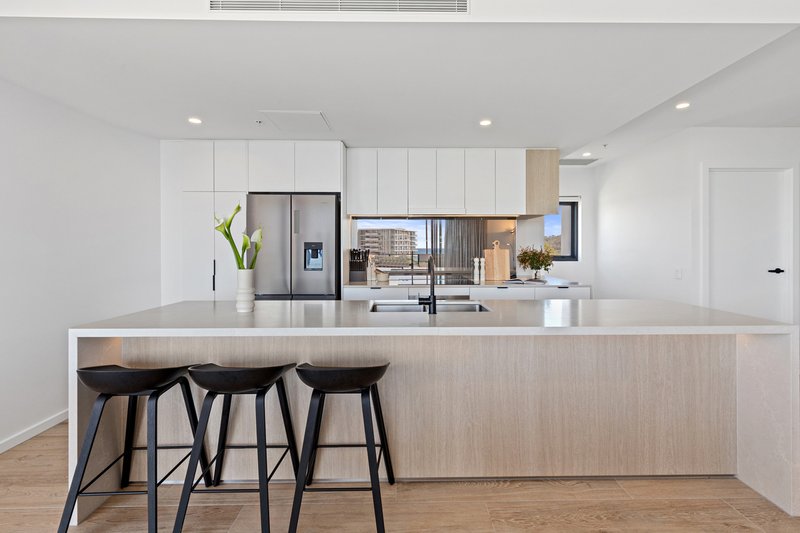 Photo - 704/2 Mawarra Street, Palm Beach QLD 4221 - Image 6