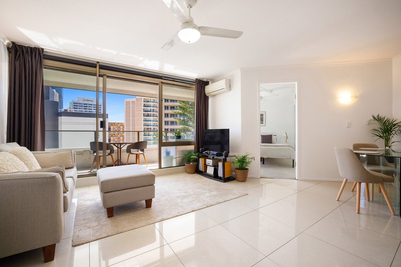 Photo - 704/3 Orchid Avenue, Surfers Paradise QLD 4217 - Image 3