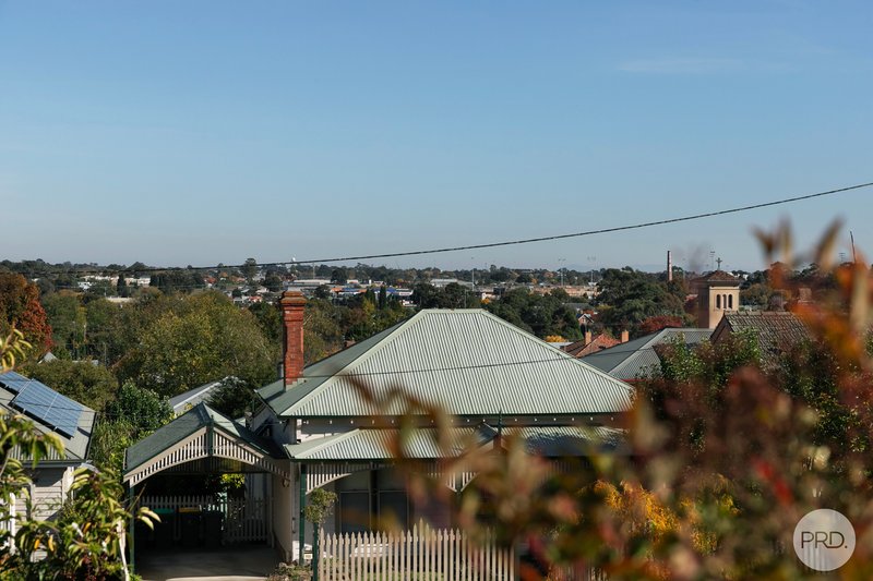 Photo - 704A Neill Street, Soldiers Hill VIC 3350 - Image 2