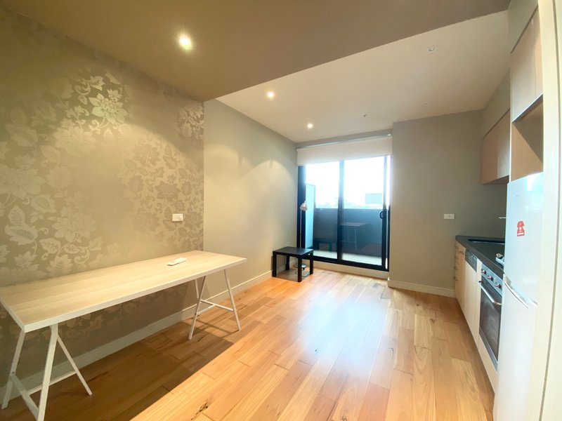 Photo - 705/228 A'Beckett Street, Melbourne VIC 3000 - Image 3