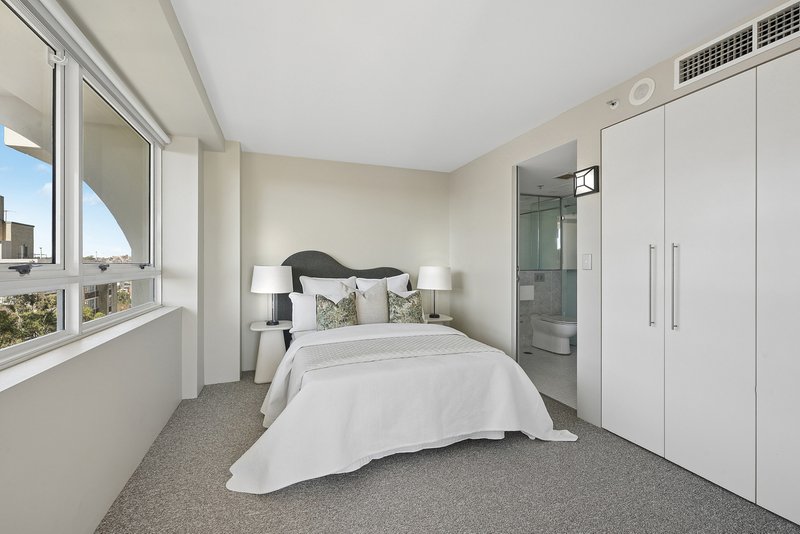 Photo - 705/2A Elizabeth Bay Road, Elizabeth Bay NSW 2011 - Image 4