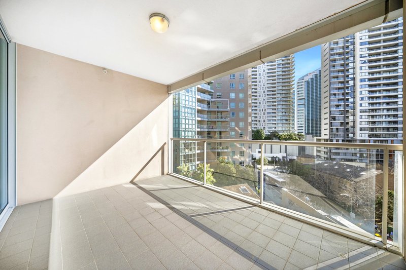 Photo - 705/2b Help Street, Chatswood NSW 2067 - Image 8