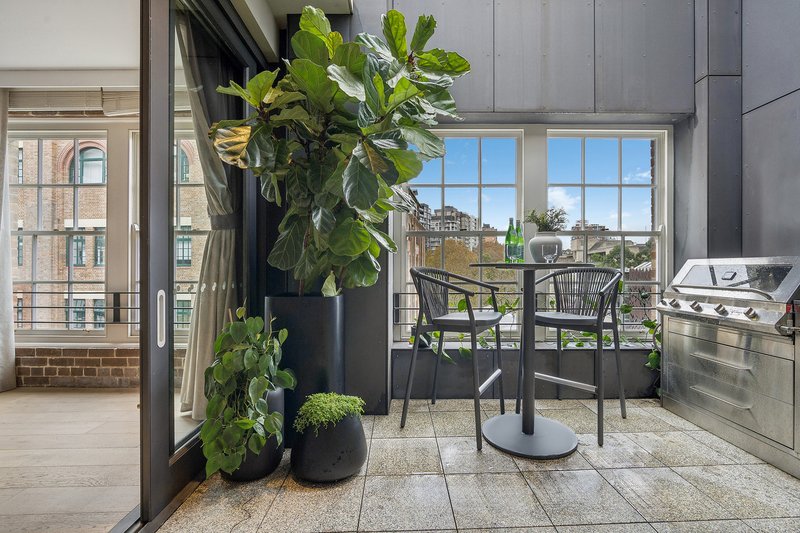 Photo - 705/46 Wentworth Avenue, Surry Hills NSW 2010 - Image 2