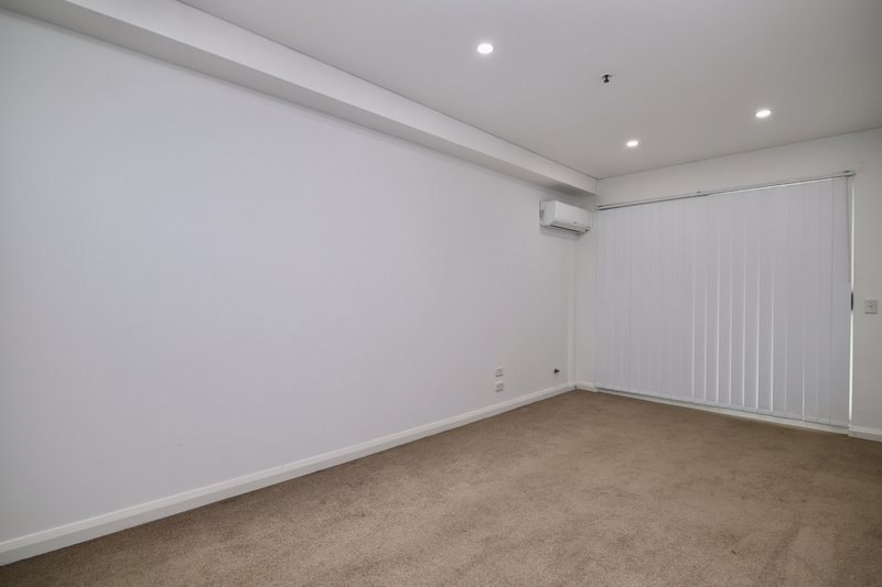 Photo - 706/61 Rickard Road, Bankstown NSW 2200 - Image 2