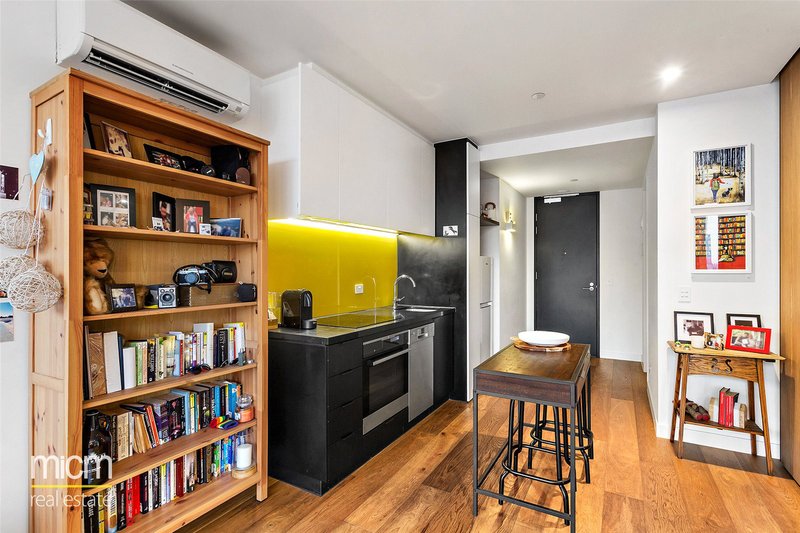 Photo - 708/123 Pelham Street, Carlton VIC 3053 - Image 3