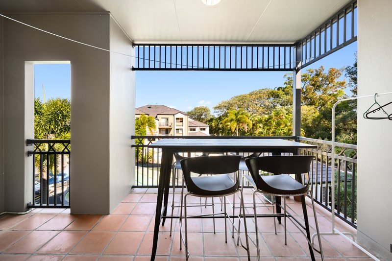 Photo - 70/88-98 Limetree Parade, Runaway Bay QLD 4216 - Image 4