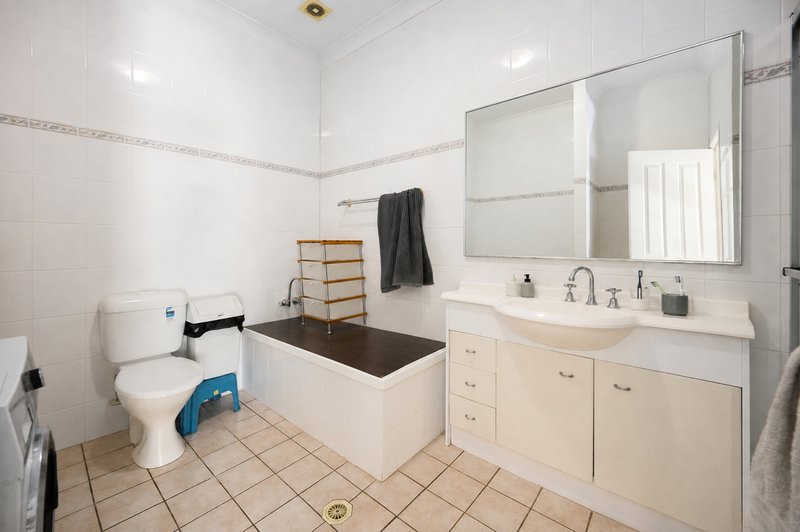 Photo - 70/88-98 Limetree Parade, Runaway Bay QLD 4216 - Image 9