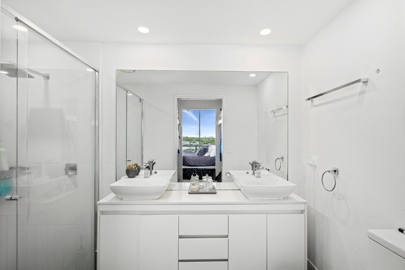 Photo - 709/43 Harbour Town Drive, Biggera Waters QLD 4216 - Image 7