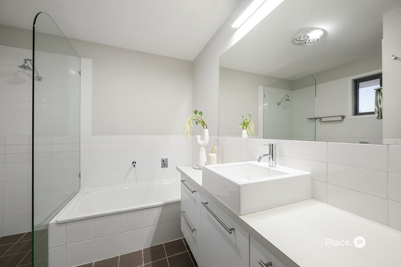 Photo - 70A Reuben Street, Holland Park QLD 4121 - Image 18