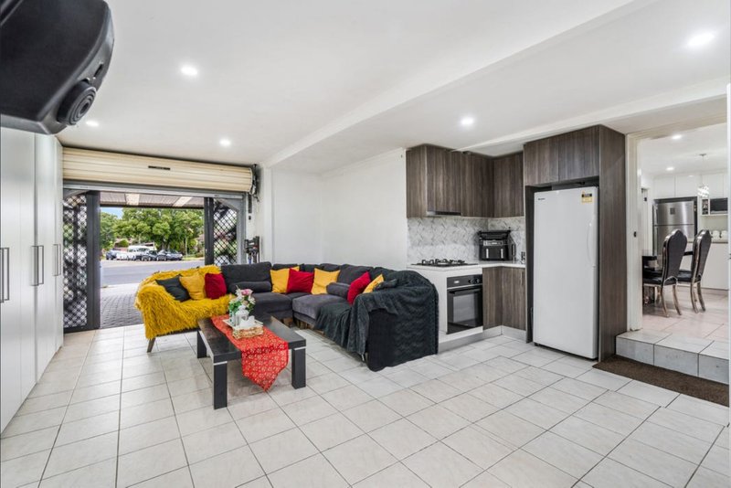 Photo - 71 & 71A Prairie Vale Road, Bossley Park NSW 2176 - Image 9