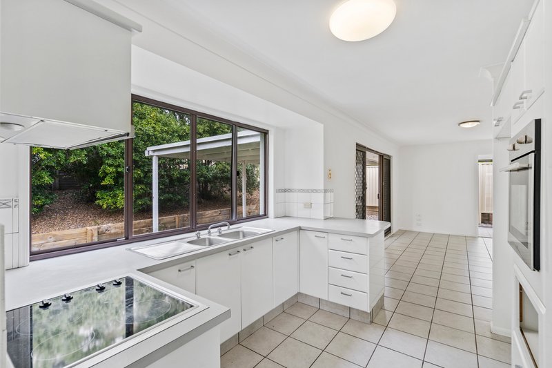 Photo - 71 Allied Drive, Arundel QLD 4214 - Image 4