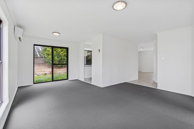 Photo - 71 Allied Drive, Arundel QLD 4214 - Image 7