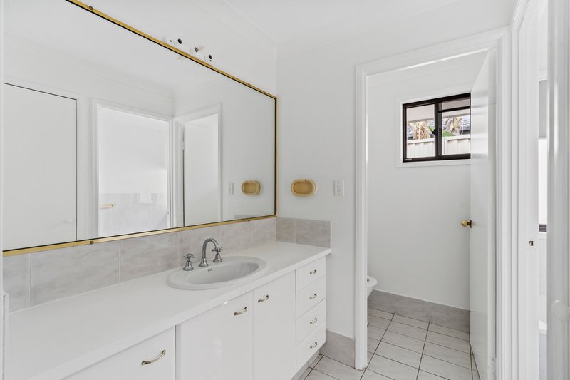 Photo - 71 Allied Drive, Arundel QLD 4214 - Image 13
