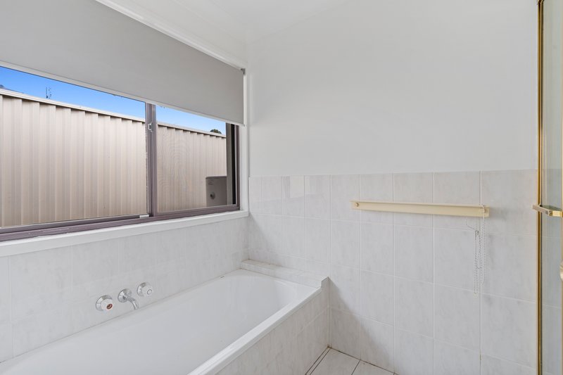 Photo - 71 Allied Drive, Arundel QLD 4214 - Image 14