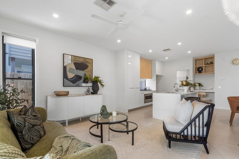 Photo - 71 Ascent Street, Rochedale QLD 4123 - Image 7