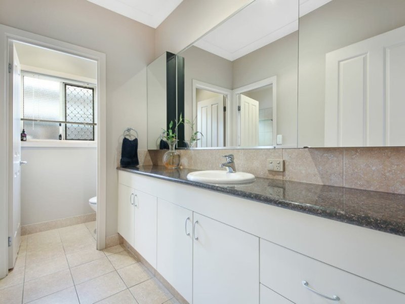 Photo - 71 Azzurra Dr , Varsity Lakes QLD 4227 - Image 13