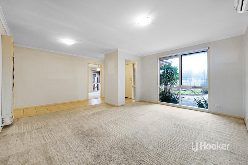 Photo - 71 Baggott Drive, Hoppers Crossing VIC 3029 - Image 4