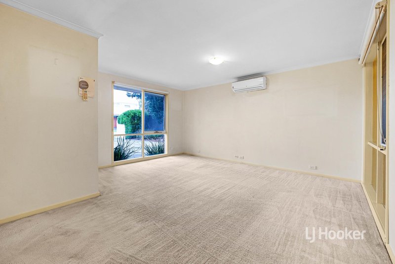 Photo - 71 Baggott Drive, Hoppers Crossing VIC 3029 - Image 5