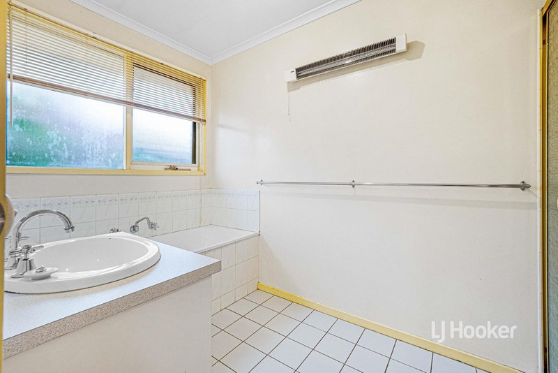 Photo - 71 Baggott Drive, Hoppers Crossing VIC 3029 - Image 12