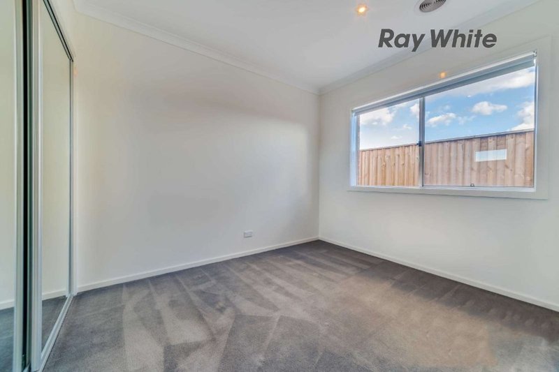 Photo - 71 Barnstormer Boulevard, Point Cook VIC 3030 - Image 6