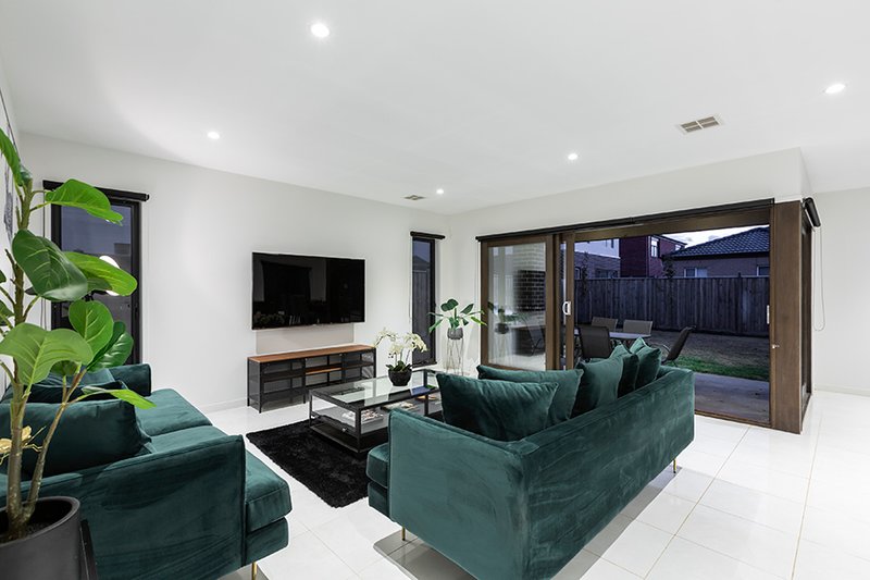 Photo - 71 Bensonhurst Parade, Point Cook VIC 3030 - Image 5