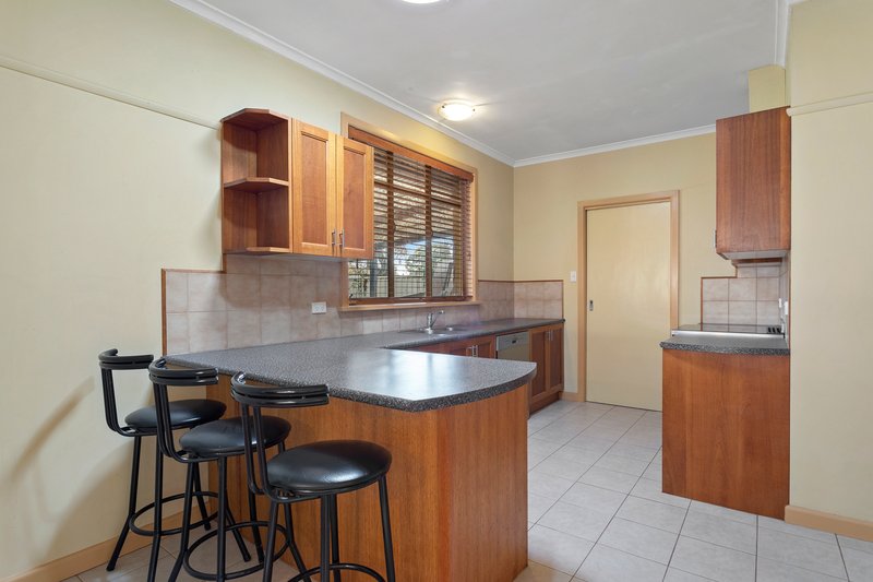 Photo - 71 Bernard Street, Cheltenham VIC 3192 - Image 2