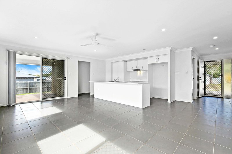 Photo - 71 Bradman Way, Urangan QLD 4655 - Image 4