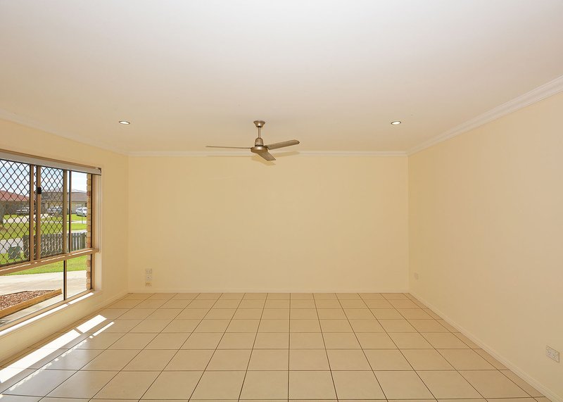 Photo - 71 Bunya Court, Eli Waters QLD 4655 - Image 9