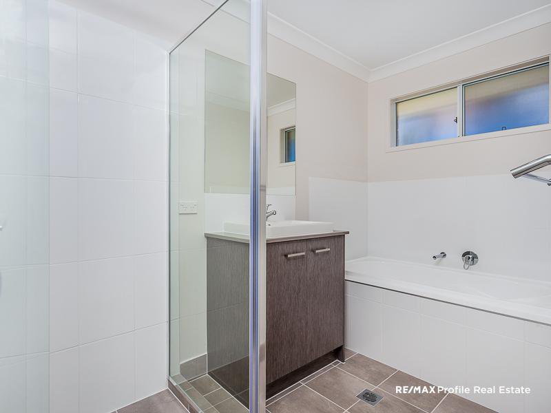 Photo - 71 Canopus Street, Bridgeman Downs QLD 4035 - Image 7