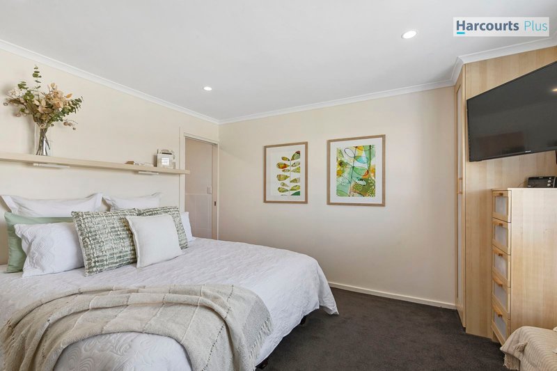 Photo - 71 Capella Drive, Hallett Cove SA 5158 - Image 11