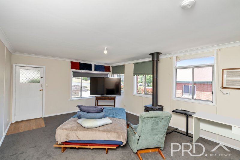 Photo - 71 Clarke Street, Tumut NSW 2720 - Image 6