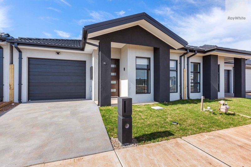 Photo - 71 Collette Circuit, Deanside VIC 3336 - Image 1