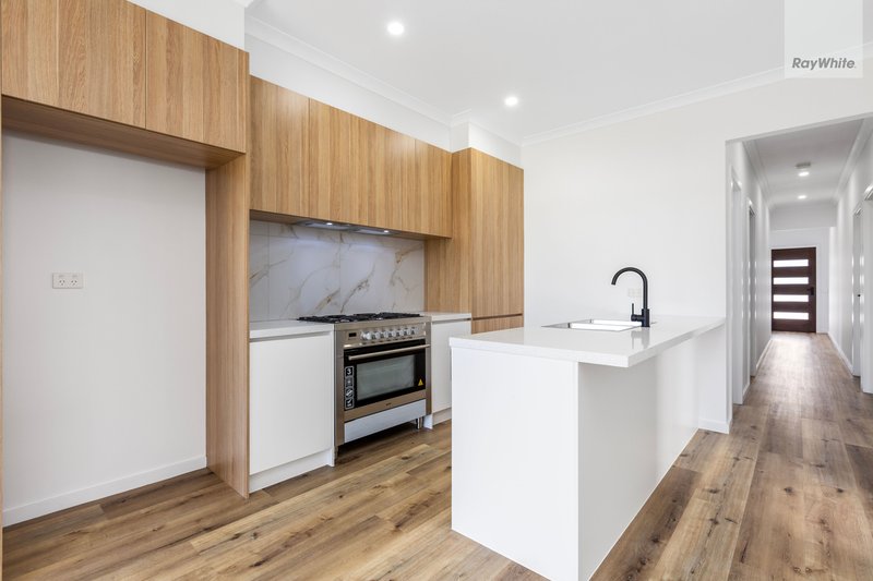 Photo - 71 Collette Circuit, Deanside VIC 3336 - Image 4