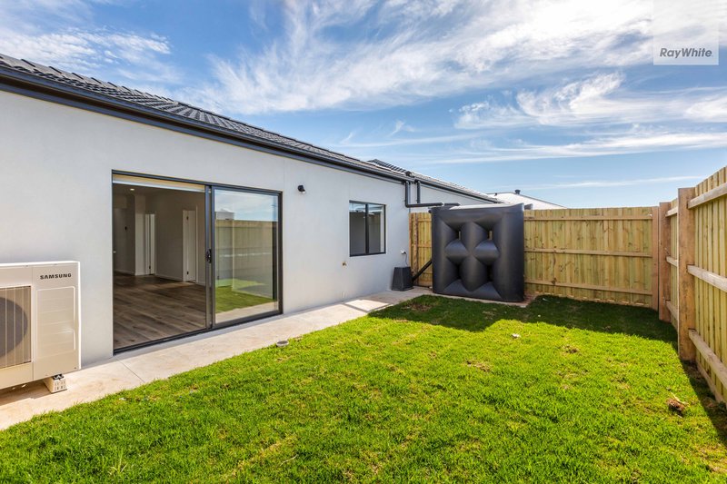 Photo - 71 Collette Circuit, Deanside VIC 3336 - Image 11