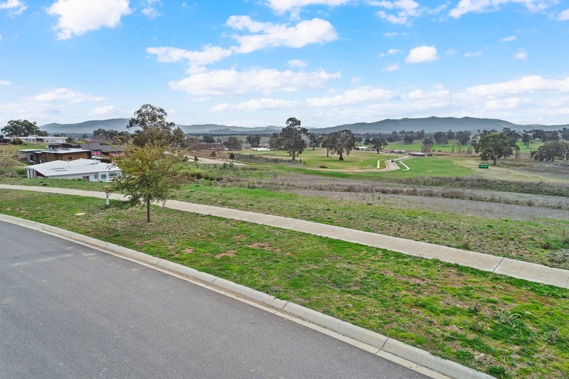 Photo - 71 Donovans Way, Mansfield VIC 3722 - Image 1