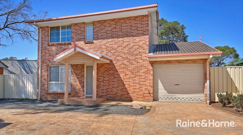 Photo - 7/1 Fields Road, Macquarie Fields NSW 2564 - Image 1