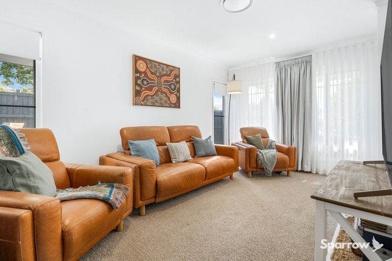 Photo - 71 Fig Tree Circuit, Bahrs Scrub QLD 4207 - Image 14