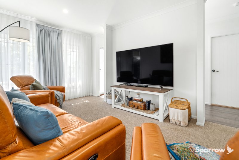 Photo - 71 Fig Tree Circuit, Bahrs Scrub QLD 4207 - Image 15