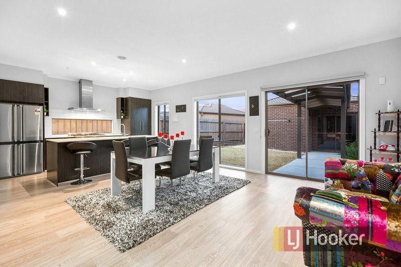 Photo - 71. Fiorelli Boulevard, Cranbourne East VIC 3977 - Image 4