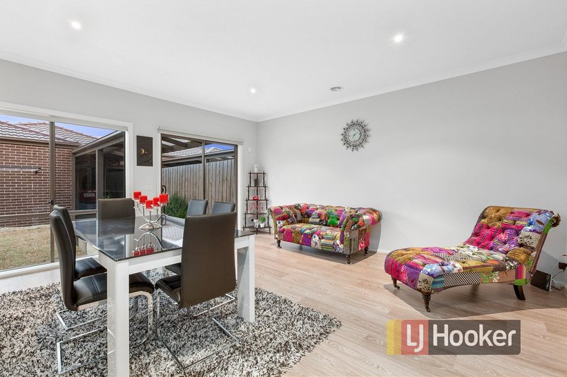 Photo - 71. Fiorelli Boulevard, Cranbourne East VIC 3977 - Image 6