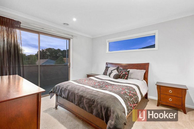 Photo - 71. Fiorelli Boulevard, Cranbourne East VIC 3977 - Image 7