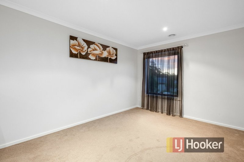 Photo - 71. Fiorelli Boulevard, Cranbourne East VIC 3977 - Image 11