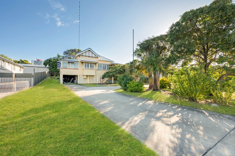 Photo - 71 Flinders Parade, Gladstone Central QLD 4680 - Image 1